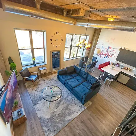 Mccormick Place 3Br Luxury Penthouse Duplex With Personal Rooftop And Optional Parking For 8 Guests In Chicago South Loop